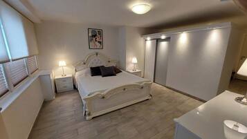 2 habitaciones, tabla de planchar con plancha, wifi y ropa de cama