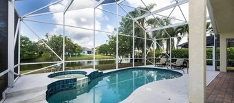 Charming villa in wonderful Jensen Beach Florida with a private swimming pool. 