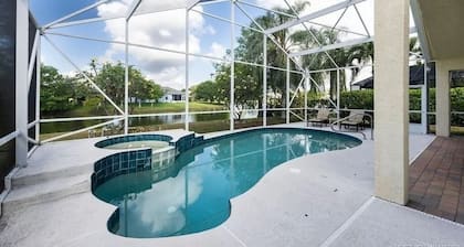 Charming villa in wonderful Jensen Beach Florida with a private swimming pool.