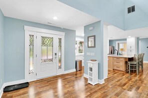 Interior - 7 Troon ~ Pet-Friendly ~ Walk to the Beach (Hilton Head Island)