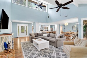 テレビ、書庫、書斎 / ワークスペース