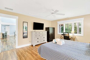 3 bedrooms, desk, iron/ironing board, travel crib