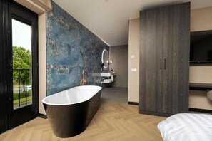 Habitació doble júnior | Caixa forta a l'habitació i escriptori