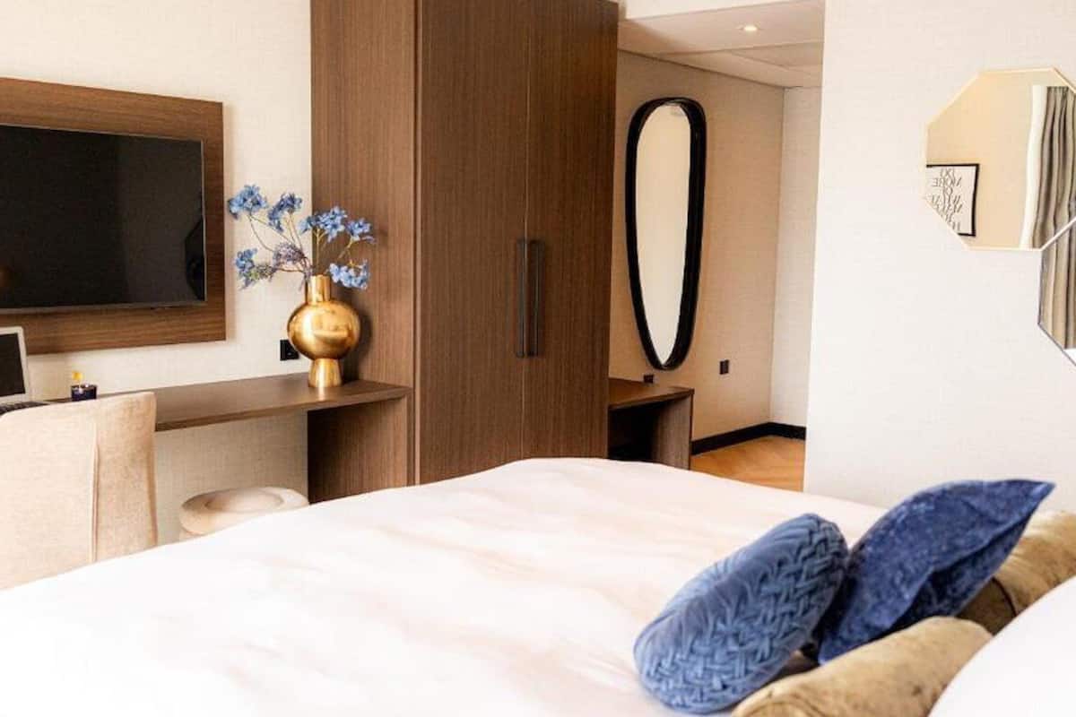 In-room safe, desk, laptop workspace, blackout curtains