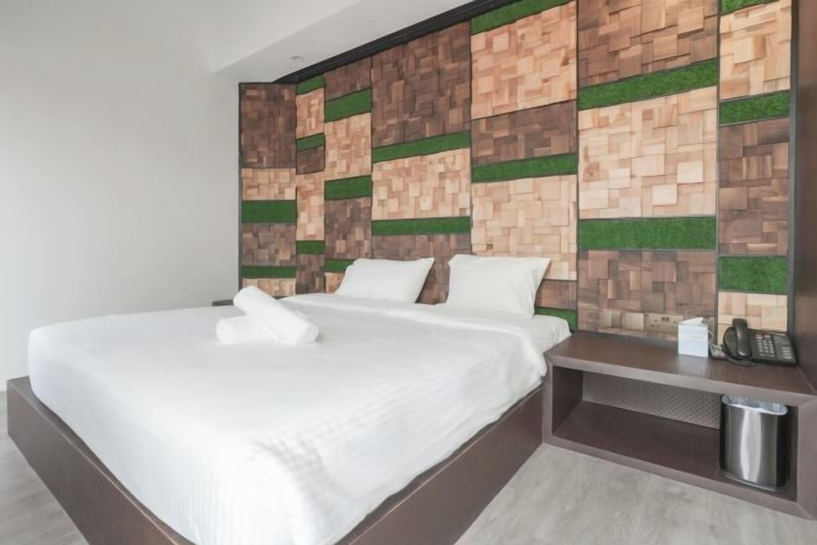 Työpöytä, kannettavalle tietokoneelle sopiva työtila, ilmainen Wi-Fi