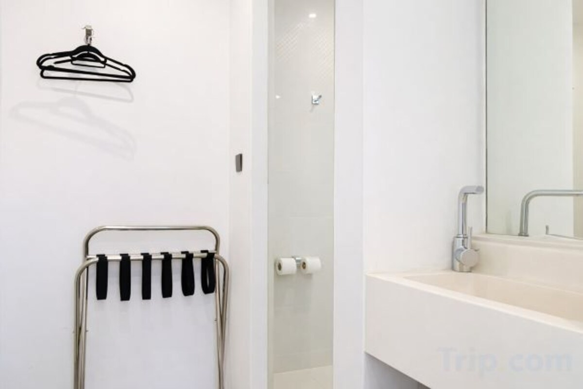 Bathroom | Free toiletries, hair dryer, towels, soap