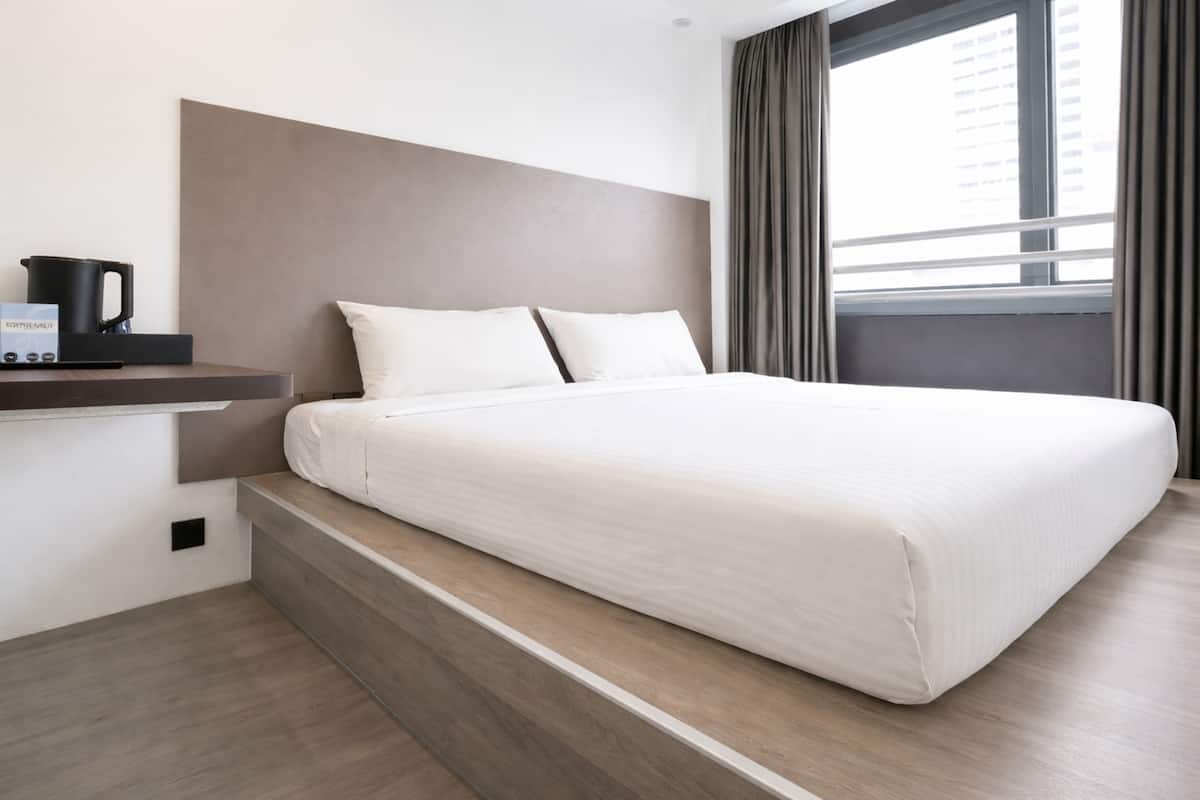 Deluxe Double, Window | Een bureau, een laptopwerkplek, gratis wifi