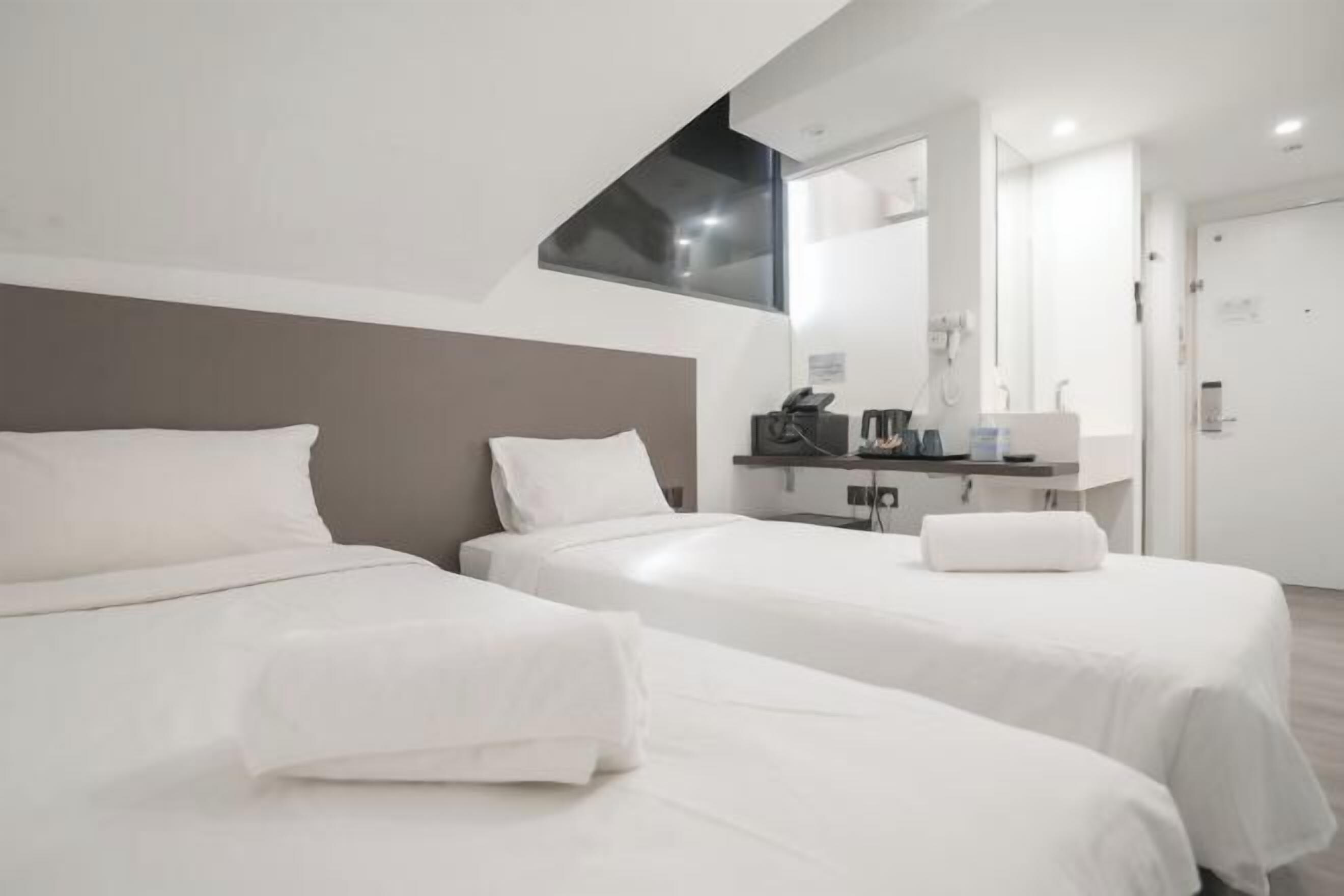 Työpöytä, kannettavalle tietokoneelle sopiva työtila, ilmainen Wi-Fi