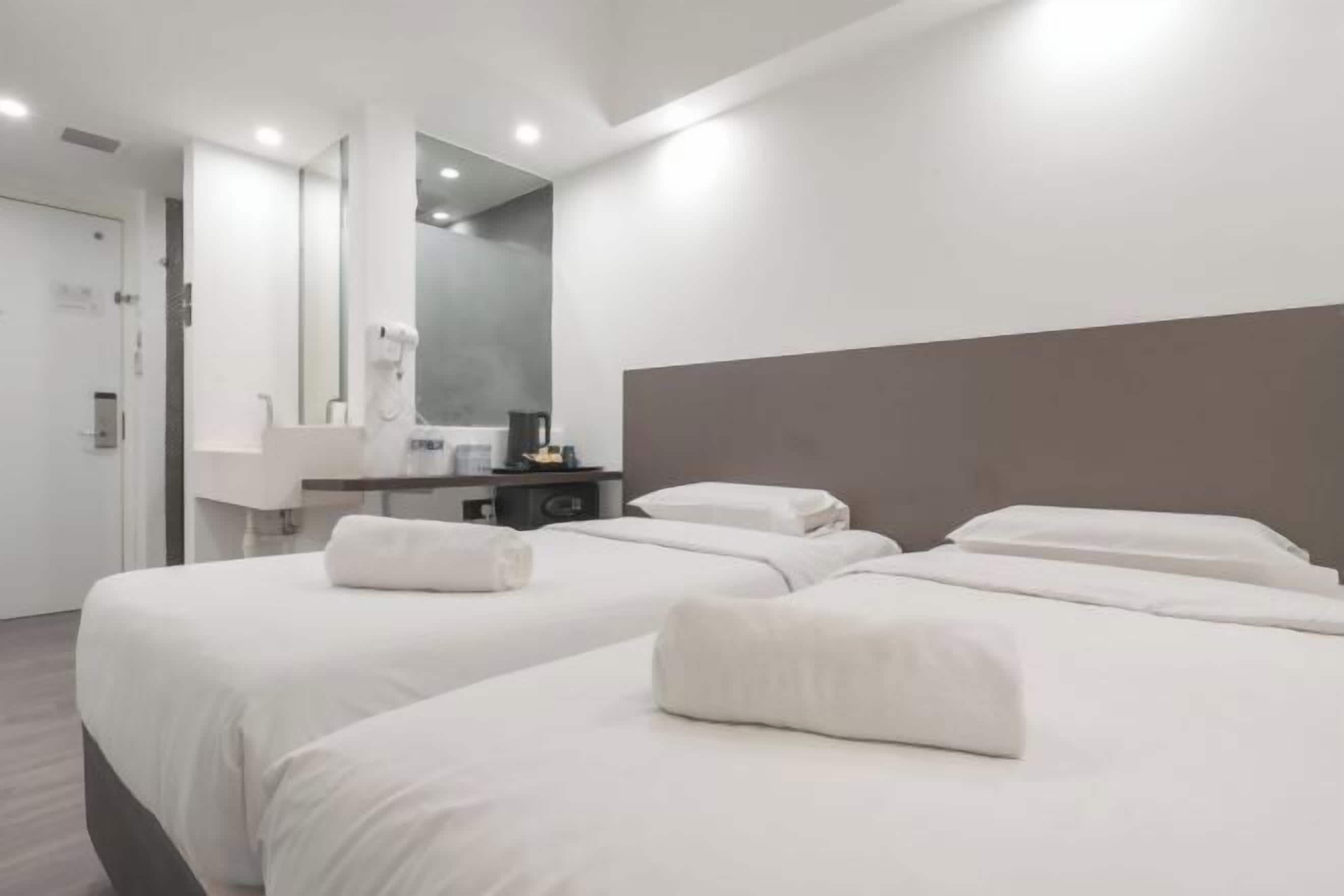 Työpöytä, kannettavalle tietokoneelle sopiva työtila, ilmainen Wi-Fi