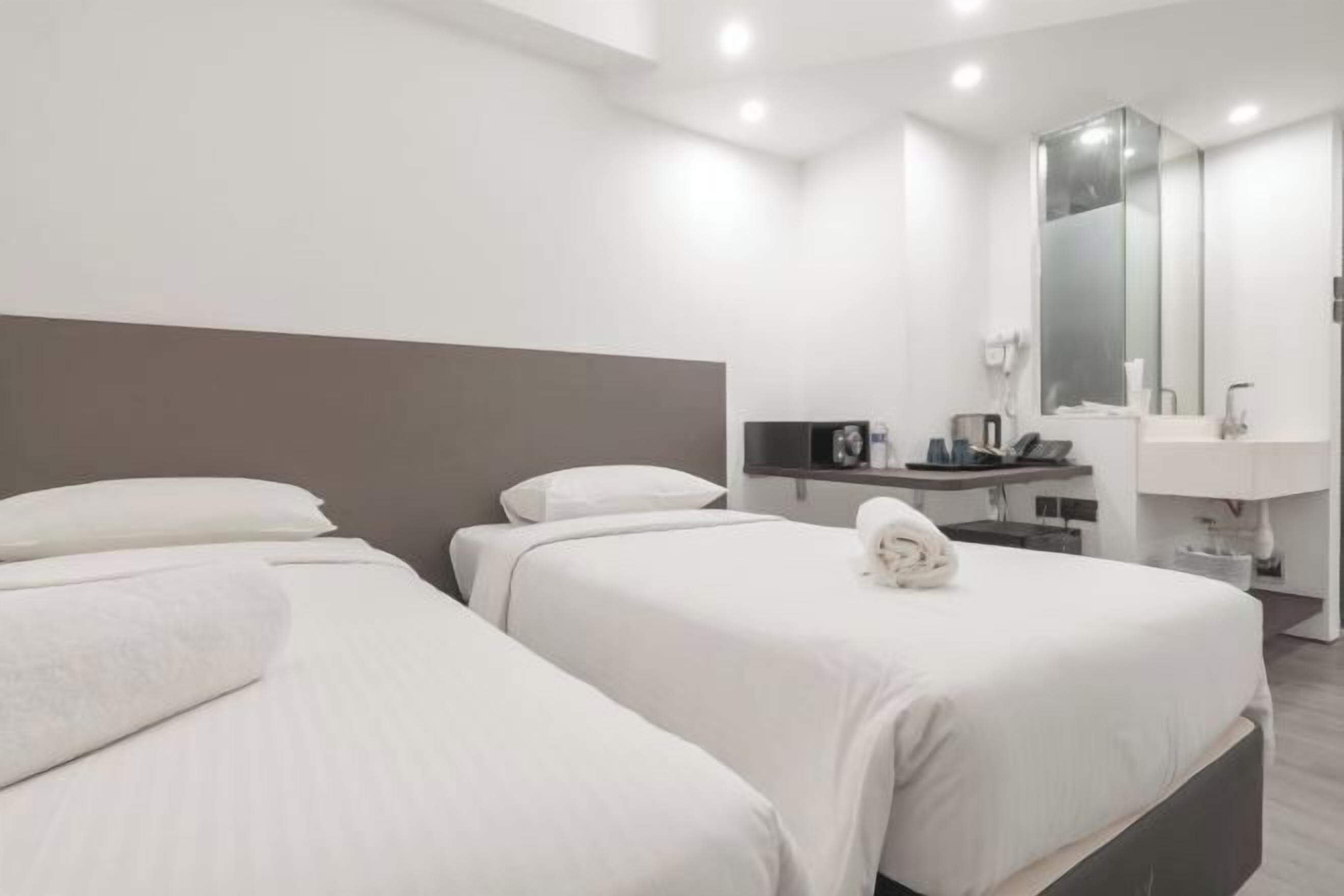 Työpöytä, kannettavalle tietokoneelle sopiva työtila, ilmainen Wi-Fi