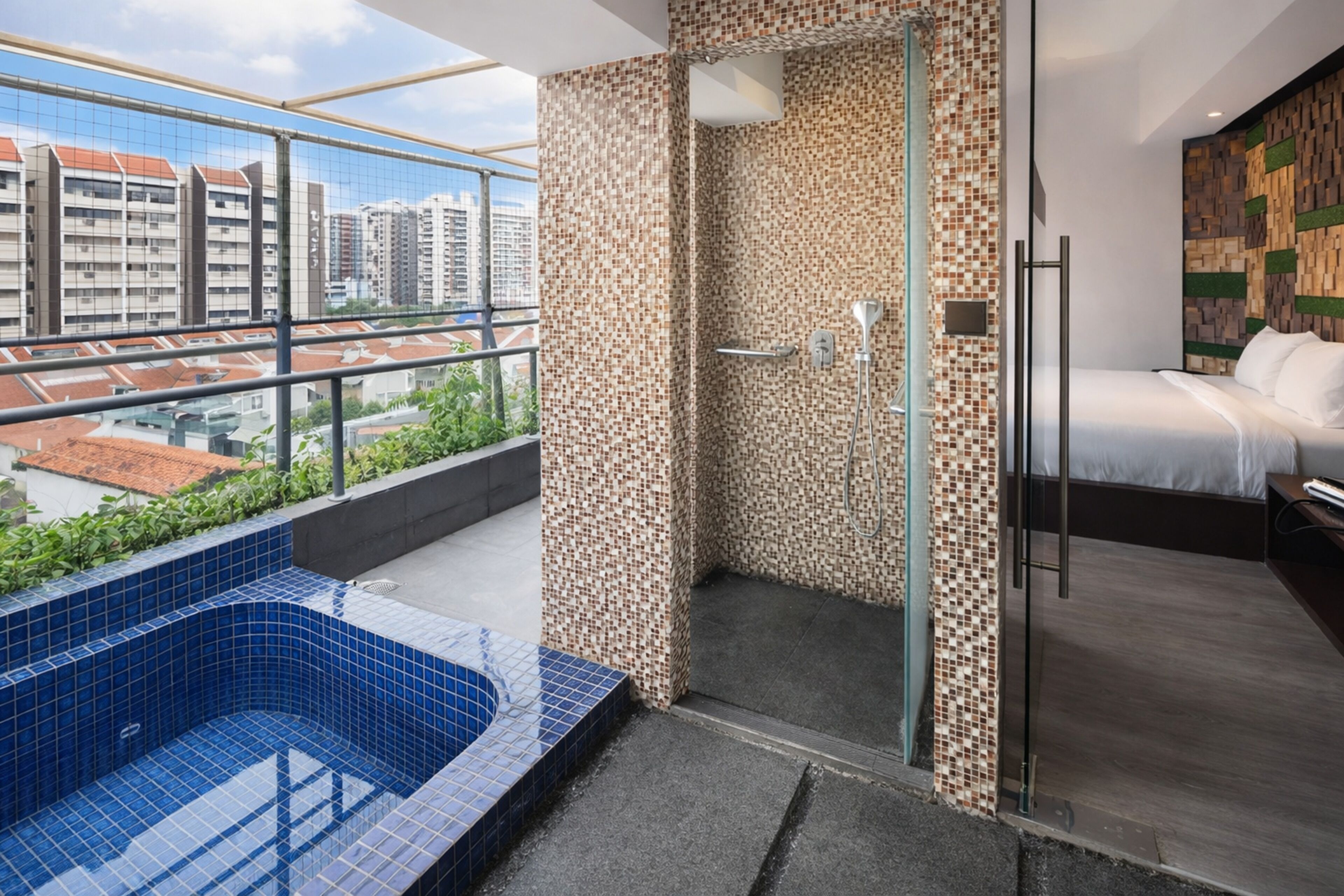 Desk, laptop workspace, free WiFi