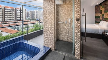 Desk, laptop workspace, free WiFi