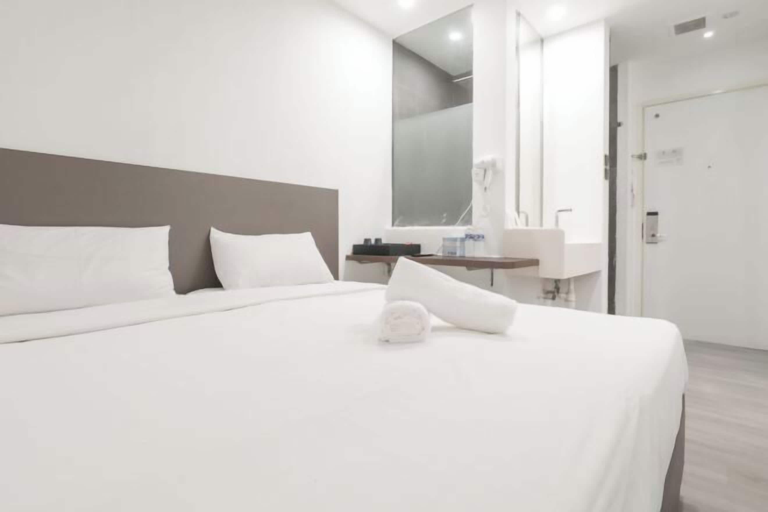 Työpöytä, kannettavalle tietokoneelle sopiva työtila, ilmainen Wi-Fi