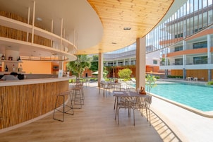 Poolside bar