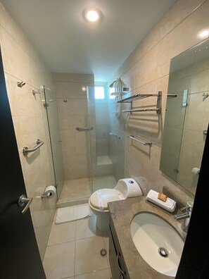 Departamento | Baño | Toallas, jabón, papel de baño 