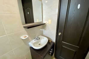 Basic Apartment | Bathroom - Apartamentos Neos - Cerca al Mar by SOHO (Santa Marta)