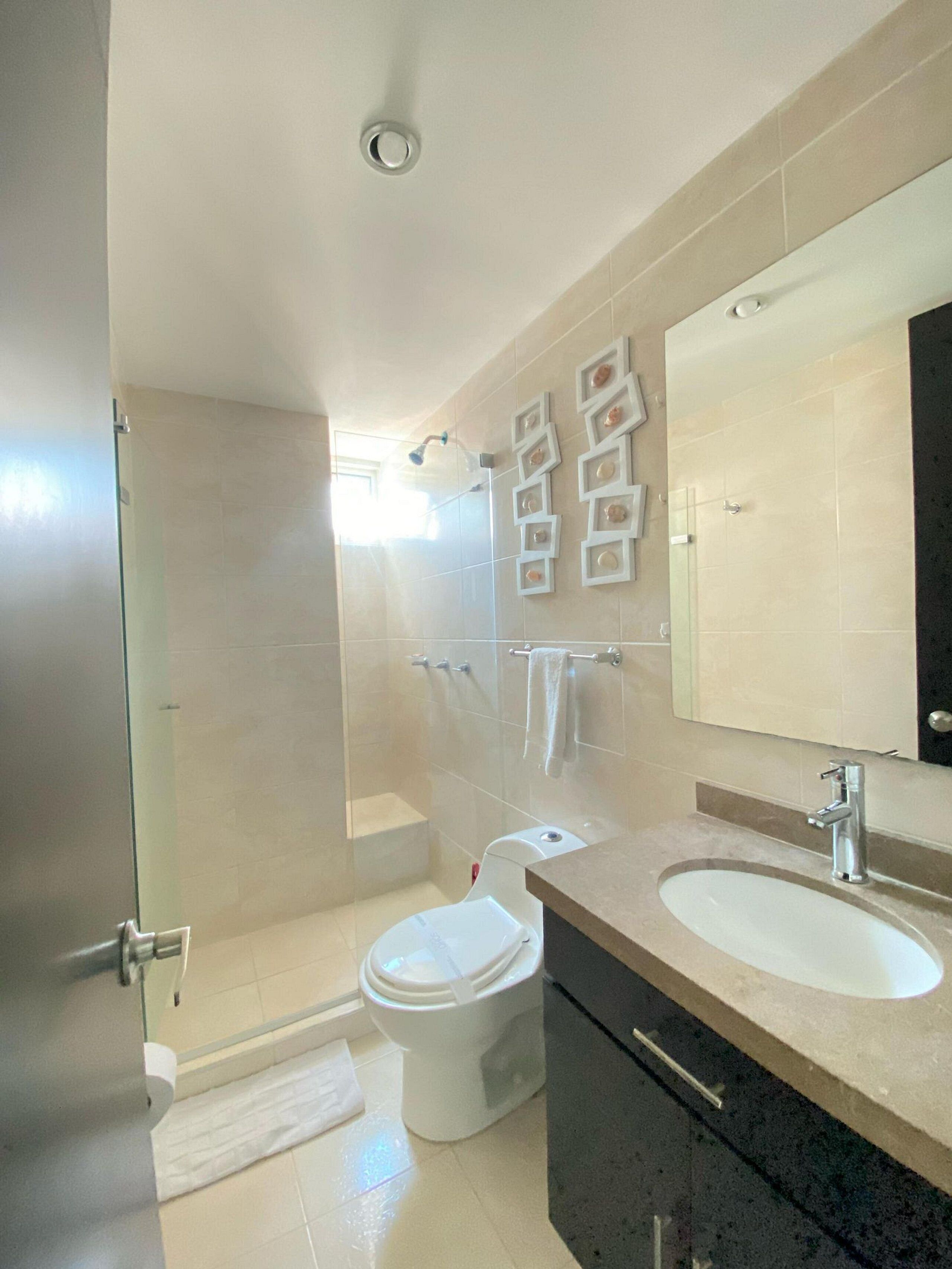 Apartment | Badezimmer | Handtücher, Seife, Toilettenpapier
