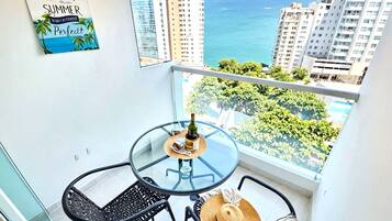 Apartment | Outdoor dining