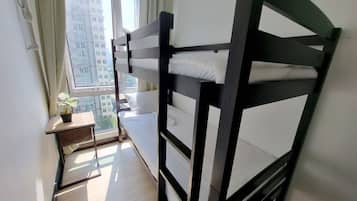 2 dormitorios, caja fuerte, tabla de planchar con plancha