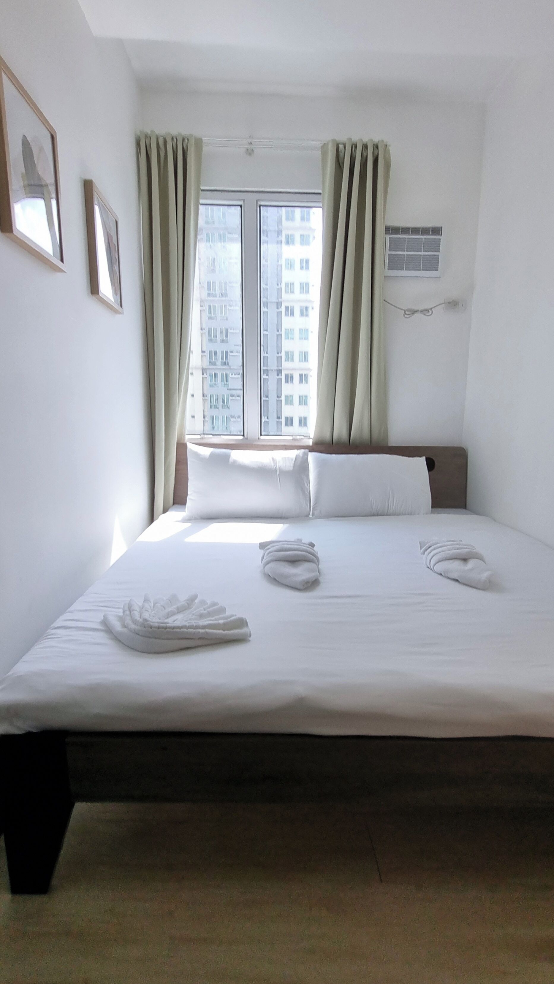 2 chambres, coffres-forts dans les chambres, fer et planche à repasser