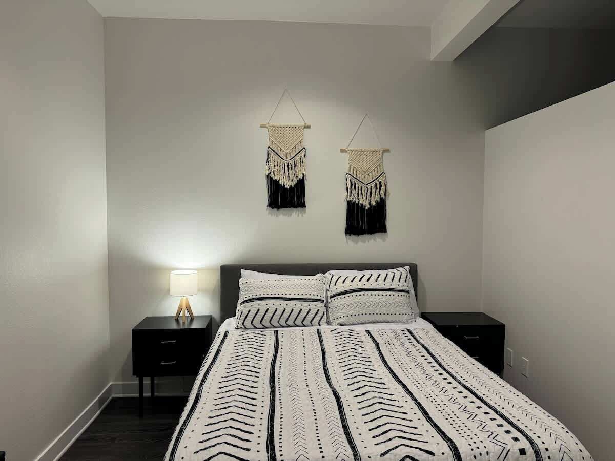 Iron/ironing board, free WiFi, bed sheets