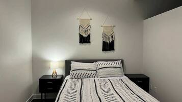 Iron/ironing board, free WiFi, bed sheets