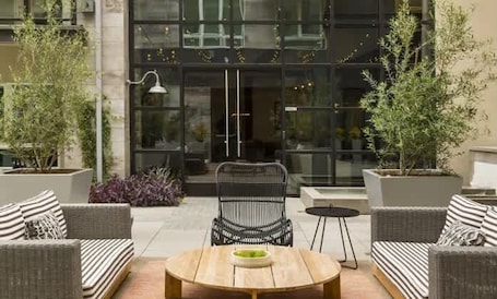 外観の詳細. Stylish and Elegant apartment