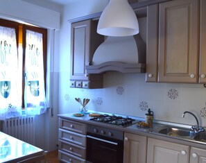 Private kitchen - Apartment in Private Villa with large outdoor garden, swimming pool and parch (Masero)