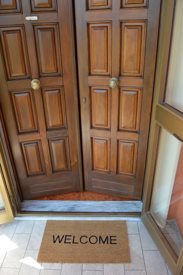 Exterior detail - Apartment in Private Villa with large outdoor garden, swimming pool and parch (Masero)