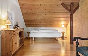 7 bedrooms, travel cot, free WiFi