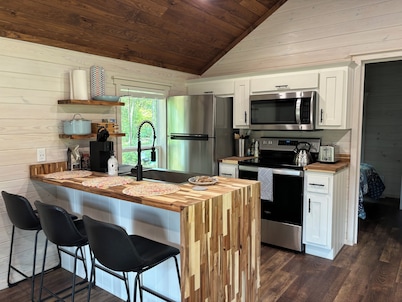 New Lakeside Cabin in Tallahassee, secluded & near town