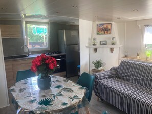 Interior - Péniche Marie-lou (Venette)