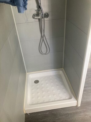 Hårtørrer, håndklæder, Sæbe, Toiletpapir