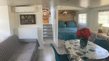 1 habitación, tabla de planchar con plancha, wifi y ropa de cama