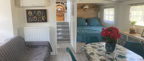 1 chambre, fer et planche à repasser, Wi-Fi, draps fournis