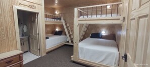 2 bedrooms, travel cot, free WiFi, bed sheets