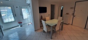 Dining - Appartamento Baladi a Sanremo Il tuo Rifugio in Centro. Citra 8055-2837 (Sanremo)