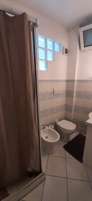Shower, hair dryer, towels, soap - Appartamento Baladi a Sanremo Il tuo Rifugio in Centro. Citra 8055-2837 (Sanremo)