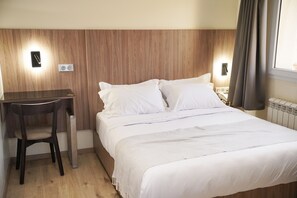 Double Room | Desk, laptop workspace, soundproofing, iron/ironing board - STAR INN (Algiers)