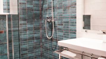 Shower, towels, soap, shampoo