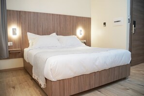 Desk, laptop workspace, soundproofing, iron/ironing board - STAR INN (Algiers)