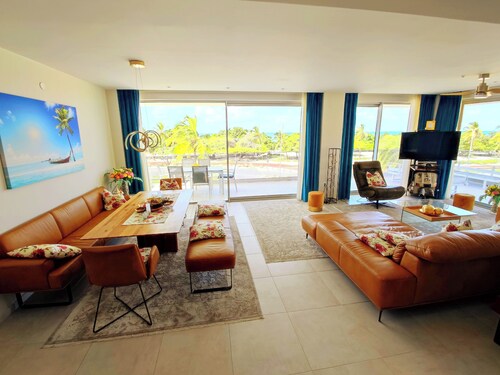 Gorgeous Eagle Beach 4-bedroom Condo with surround balcony and fitness room