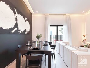 In-room dining - Luxurious 2-bedroom Apartment With Balcony in JVC (Dubai)