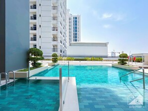 Outdoor pool - Luxurious 2-bedroom Apartment With Balcony in JVC (Dubai)