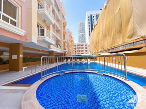 Hồ bơi ngoài trời 