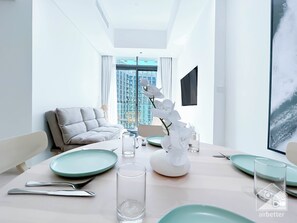 Apartment (1 Bedroom) | In-room dining - Luxurious 1-br Apt With Balcony in Azizi Fawad (Dubai)