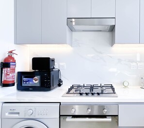 公寓 (1 Bedroom) | 私人厨房 | 冰箱、微波炉、烤箱、炉灶