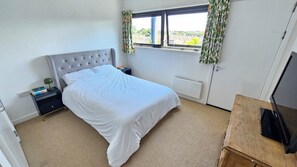 2 bedrooms, iron/ironing board, WiFi, bed sheets - Beautiful & bright 2-bed 2-bath roof-terrace Stoke Newington -20% 1st bookers!
 (London)