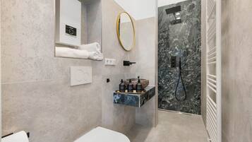 SĂšche-cheveux, serviettes fournies