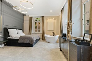 1 bedroom, desk, WiFi